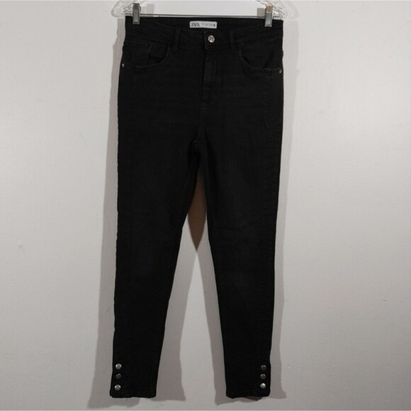 Zara Black Skinny Slimming Jeans with 3 Button Accent on each Leg Size 8 - Picture 1 of 12